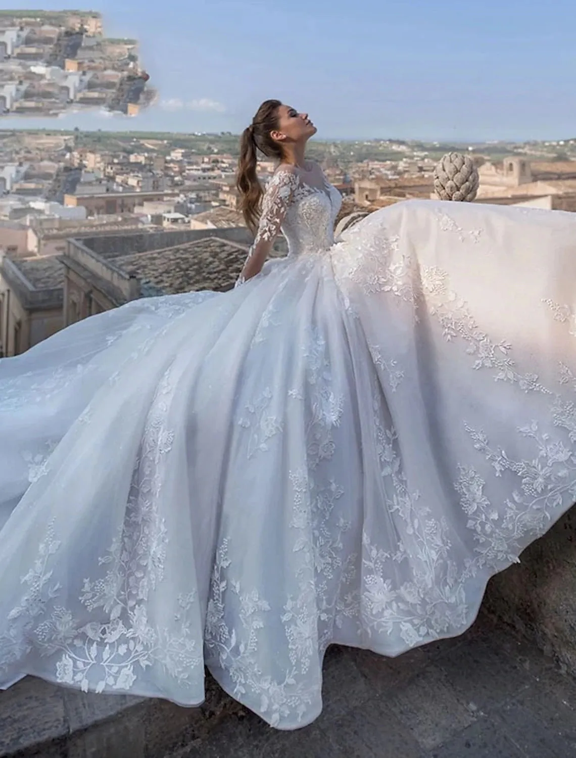 Luolandi Engagement Sexy Fall Formal Wedding Dresses Ball Gown V Neck Long Sleeve Chapel Train Lace Bridal Gowns