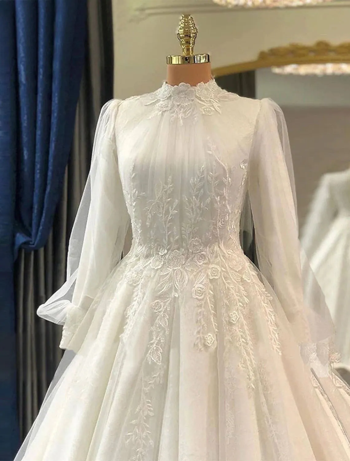 Luolandi Engagement Vintage 1940s / 1950s Formal Wedding Dresses Ball Gown High Neck Long Sleeve Court Train Lace Bridal Gowns With Pleats
