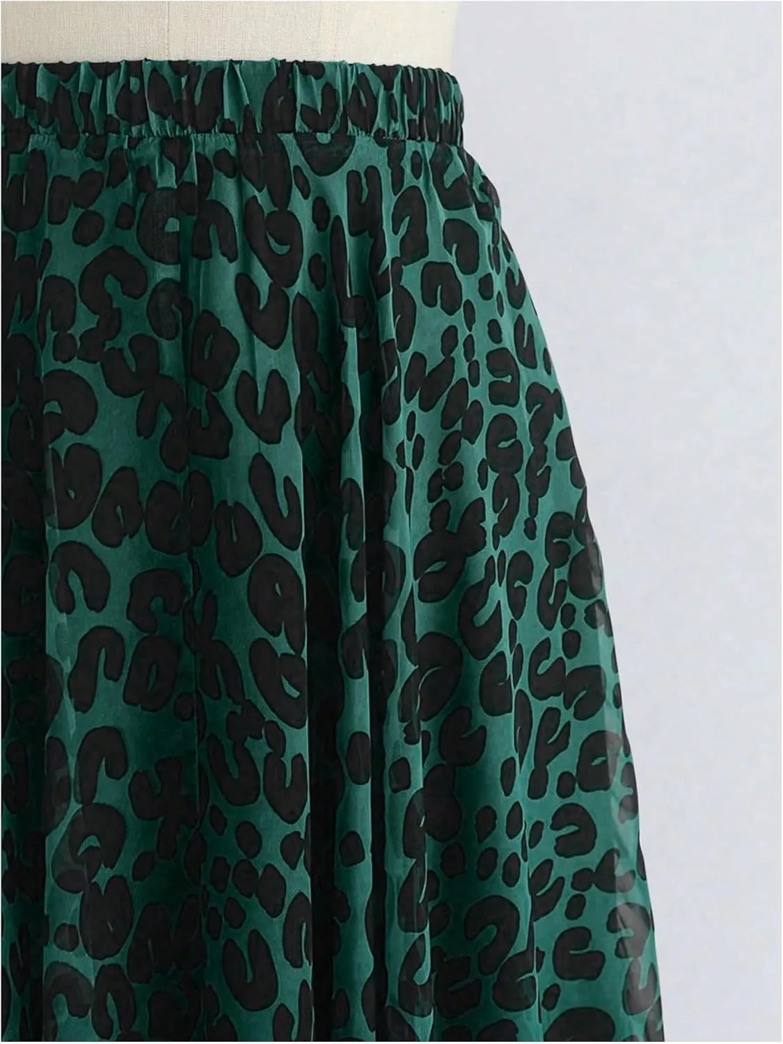 WDIRARA Women's Plus Size Leopard Print Pleated Long Skirts High Waist Y2k Flowy Chiffon Skirts